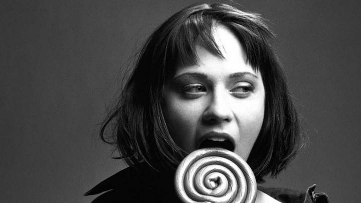 Zooey Deschanel Eating Black N White Front Face Photoshoot